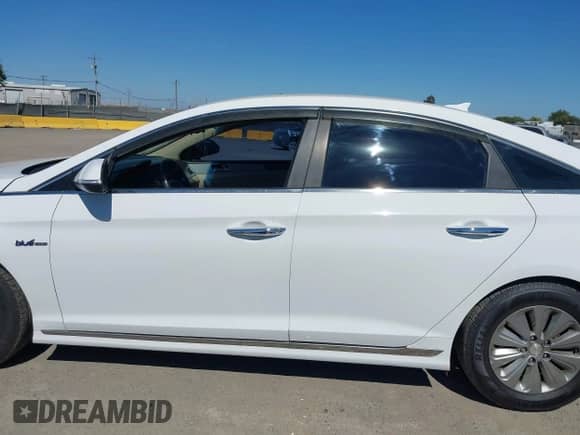 2016 Hyundai Sonata SE with VIN KMHE24L16GA029210, listed as a IAAI auction lot 42638587 with 231,061 mi miles and . Bid and sale history available at DreamBid. Image 14.