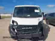 2023 Ram ProMaster Cargo z VIN 3C6LRVVG1PE606308, wystawiony jako IAAI lot #42824322 z przebiegiem 60 497 mil mil oraz . Historia ofert i sprzedaży dostępna na DreamBid. Obrazek 13.