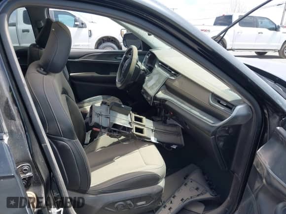 2023 Jeep Grand Cherokee Limited with VIN 1C4RJJBG4P8843652, listed as a IAAI auction lot 41906826 with 18,006 mi miles and . Bid and sale history available at DreamBid. Image 5.