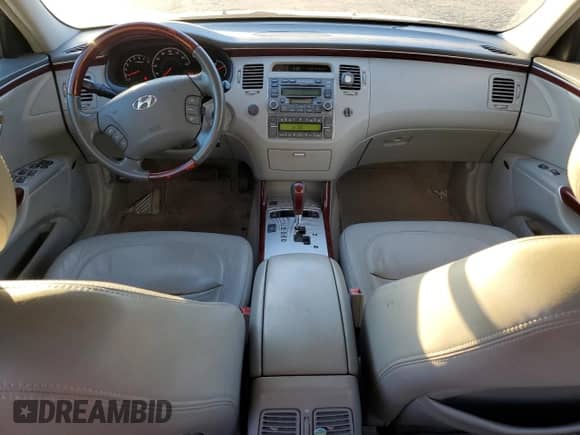 2006 Hyundai Azera SE с VIN KMHFC46F26A097219, выставлен на аукционе Copart как лот 84940174 с пробегом 138 919 миль миль и Списание • Salvage title. История ставок и продаж доступна на DreamBid. Изображение 8.