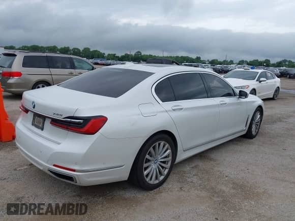 2020 BMW 7 Series 740i z VIN WBA7T2C07LCE11573, wystawiony jako IAAI lot #42474689 z przebiegiem 63 015 mil mil oraz . Historia ofert i sprzedaży dostępna na DreamBid. Obrazek 4.