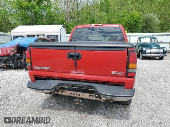 2004 GMC Sierra 1500 SLE with VIN 2GTEK13T641413157, listed as a Copart auction lot 55676575 with 200,884 mi miles and Salvage title. Bid and sale history available at DreamBid. Image 6.