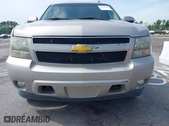 2009 Chevrolet Suburban 2LT with VIN 1GNFC26089R213556, listed as a IAAI auction lot 42289161 with 194,225 mi miles and . Bid and sale history available at DreamBid. Image 6.