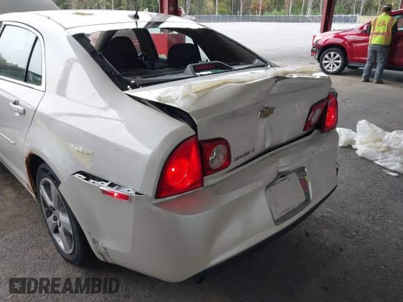 2011 Chevrolet Malibu 1LT z VIN 1G1ZC5E12BF293972, wystawiony jako IAAI lot #43225307 z przebiegiem 136 861 mil mil oraz . Historia ofert i sprzedaży dostępna na DreamBid. Obrazek 6.