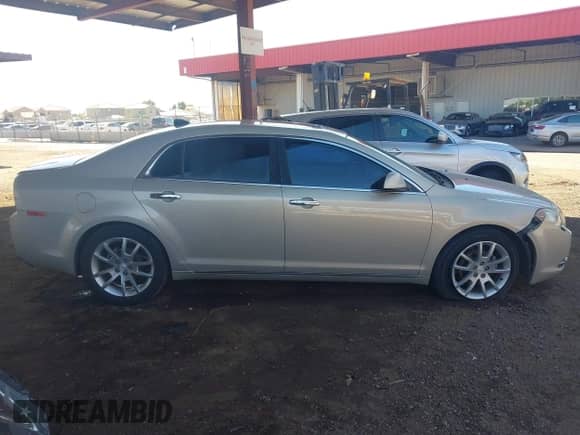 2012 Chevrolet Malibu LTZ 1LZ z VIN 1G1ZE5E06CF214418, wystawiony jako IAAI lot #43450311 z przebiegiem 177 772 mil mil oraz . Historia ofert i sprzedaży dostępna na DreamBid. Obrazek 13.