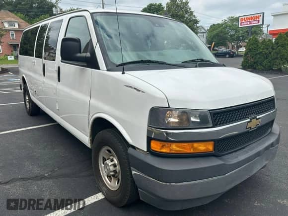 2021 Chevrolet Express Passenger LS с VIN 1GAZGNFPXM1170072, выставлен на аукционе Copart как лот 64797015 с пробегом 273 908 миль миль и Чистый • Clean title. История ставок и продаж доступна на DreamBid. Изображение 4.