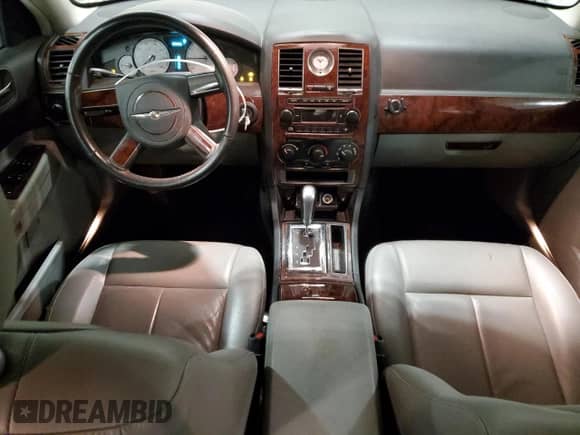 2007 Chrysler 300 Limited с VIN 2C3KA53G67H808679, выставлен на аукционе Copart как лот 53524815 с пробегом 98 005 миль миль и На запчасти • Non repairable. История ставок и продаж доступна на DreamBid. Изображение 8.