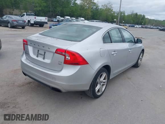 2015 Volvo S60 T5 Premier с VIN YV1612TB0F2316022, выставлен на аукционе IAAI как лот 42331989 с пробегом 107 167 миль миль и . История ставок и продаж доступна на DreamBid. Изображение 4.