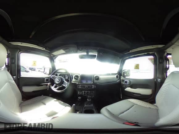 2021 Jeep Wrangler Unlimited Sahara z VIN 1C4JJXP63MW767719, wystawiony jako IAAI lot #41906155 z przebiegiem 44 689 mil mil oraz . Historia ofert i sprzedaży dostępna na DreamBid. Obrazek 20.