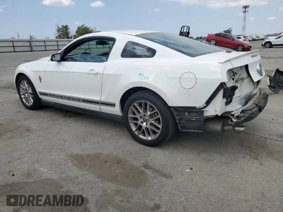 2012 Ford Mustang Premium с VIN 1ZVBP8AM5C5266493, выставлен на аукционе Copart как лот 80402285 с пробегом 150 043 миль миль и Списание • Salvage title. История ставок и продаж доступна на DreamBid. Изображение 2.