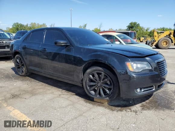 2014 Chrysler 300 S with VIN 2C3CCAGT8EH331457, listed as a Copart auction lot 71544925 with 166,654 mi miles and Clean title. Bid and sale history available at DreamBid. Image 4.