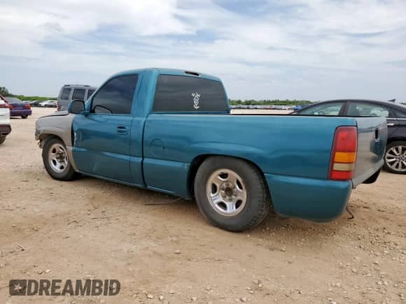 2002 Chevrolet Silverado 1500 z VIN 1GCEC14W22Z220823, wystawiony jako Copart lot #65223415 z przebiegiem 263 709 mil mil oraz Szkoda całkowita • Salvage title. Historia ofert i sprzedaży dostępna na DreamBid. Obrazek 2.