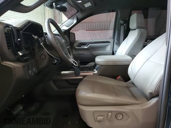 2023 Chevrolet Silverado 1500 z VIN 3GCPAEE83PG201470, wystawiony jako Copart lot #71307374 z przebiegiem 35 883 mil mil oraz Szkoda całkowita • Salvage title. Historia ofert i sprzedaży dostępna na DreamBid. Obrazek 7.