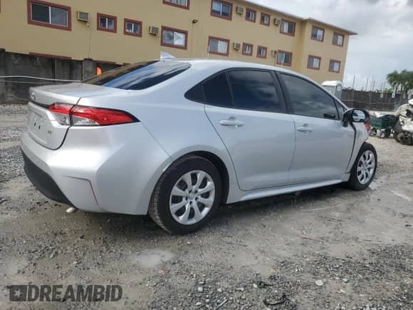 2024 Toyota Corolla LE with VIN 5YFB4MDE4RP139061, listed as a Copart auction lot 68658035 with 10,906 mi miles and Non repairable. Bid and sale history available at DreamBid. Image 3.
