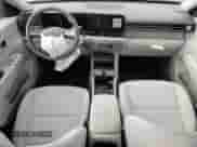 2024 Hyundai Kona SEL z VIN KM8HC3AB5RU052320, wystawiony jako Copart lot #78249704 z przebiegiem 13 386 mil mil oraz Czysty tytuł • Clean title. Historia ofert i sprzedaży dostępna na DreamBid. Obrazek 8.