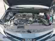 2020 Toyota Camry Hybrid XLE z VIN 4T1F31AK7LU521801, wystawiony jako IAAI lot #42707425 z przebiegiem 66 573 mil mil oraz . Historia ofert i sprzedaży dostępna na DreamBid. Obrazek 19.