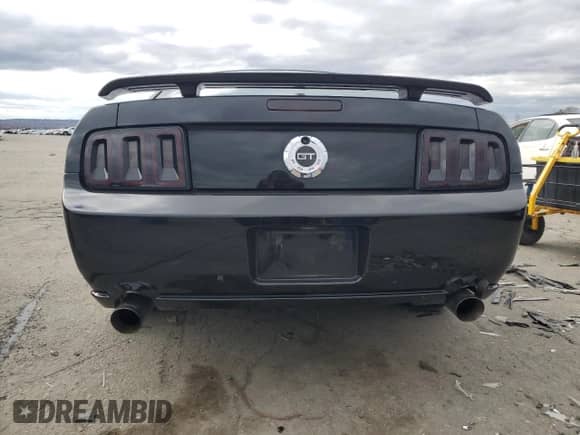 2007 Ford Mustang GT Deluxe z VIN 1ZVHT82H075220762, wystawiony jako Copart lot #90052055 z przebiegiem 103 359 mil mil oraz Czysty tytuł • Clean title. Historia ofert i sprzedaży dostępna na DreamBid. Obrazek 6.