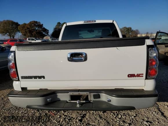 2006 GMC Sierra 1500 Work Truck z VIN 3GTEC14XX6G262056, wystawiony jako Copart lot #83385974 z przebiegiem 208 989 mil mil oraz Szkoda całkowita • Salvage title. Historia ofert i sprzedaży dostępna na DreamBid. Obrazek 10.