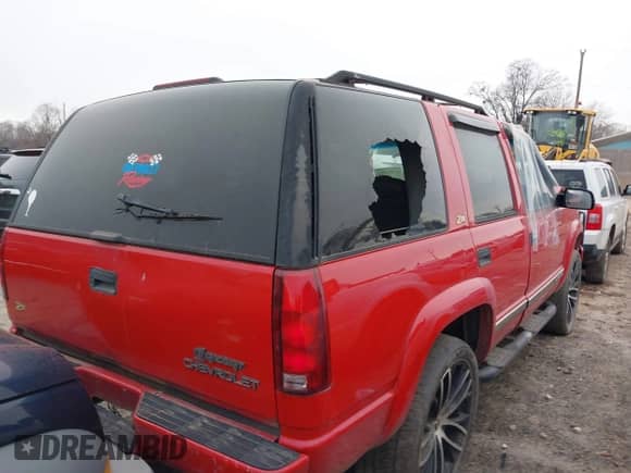 2000 Chevrolet Tahoe Z71 с VIN 1GNEK13R7YR141985, выставлен на аукционе IAAI как лот 41423851 с пробегом 190 624 миль миль и . История ставок и продаж доступна на DreamBid. Изображение 4.