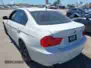 2010 BMW 3 Series 328i z VIN WBAPH5C58AA440231, wystawiony jako IAAI lot #43031069 z przebiegiem 96 967 mil mil oraz . Historia ofert i sprzedaży dostępna na DreamBid. Obrazek 3.