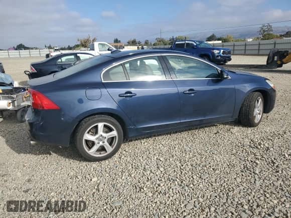 2013 Volvo S60 T5 с VIN YV1612FH2D2179677, выставлен на аукционе Copart как лот 89829675 с пробегом 104 140 миль миль и Списание • Salvage title. История ставок и продаж доступна на DreamBid. Изображение 3.