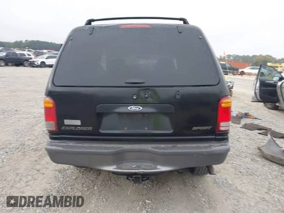 2000 Ford Explorer Sport с VIN 1FMYU60E0YUA32680, выставлен на аукционе IAAI как лот 43313986 с пробегом 286 978 миль миль и . История ставок и продаж доступна на DreamBid. Изображение 16.