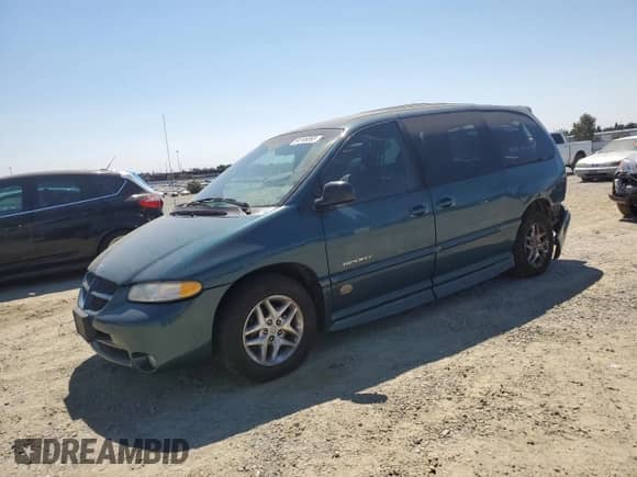 2000 Dodge Caravan SE with VIN 1B4GP44G2YB763370, listed as a Copart auction lot 64146365 with 162,852 mi miles and Salvage title. Bid and sale history available at DreamBid. Image 1.