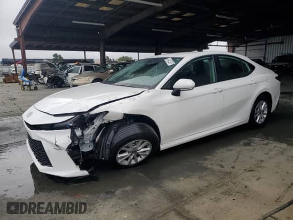 2025 Toyota Camry LE с VIN 4T1DAACKXSU059677, выставлен на аукционе Copart как лот 90298405 с пробегом 26 148 миль миль и Чистый • Clean title. История ставок и продаж доступна на DreamBid. Изображение 1.