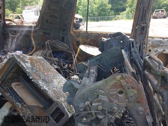 2016 Cadillac Escalade Luxury Collection z VIN 1GYS4BKJ9GR139753, wystawiony jako IAAI lot #42551226 z przebiegiem Nie podano mil oraz . Historia ofert i sprzedaży dostępna na DreamBid. Obrazek 8.