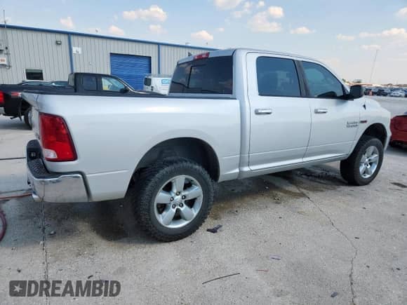 2015 Ram 1500 Lone Star z VIN 1C6RR7LM7FS707489, wystawiony jako Copart lot #80517005 z przebiegiem 161 671 mil mil oraz Szkoda całkowita • Salvage title. Historia ofert i sprzedaży dostępna na DreamBid. Obrazek 3.