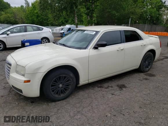 2007 Chrysler 300 with VIN 2C3KA43R37H888695, listed as a Copart auction lot 56928555 with 137,389 mi miles and Salvage title. Bid and sale history available at DreamBid. Image 1.