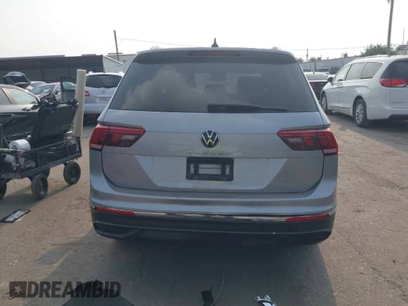 2024 Volkswagen Tiguan S с VIN 3VVRB7AX2RM185718, выставлен на аукционе IAAI как лот 42303387 с пробегом 30 761 миль миль и . История ставок и продаж доступна на DreamBid. Изображение 17.