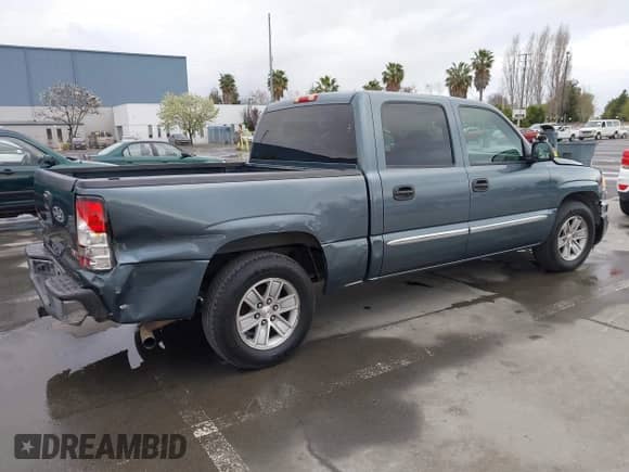 2006 GMC Sierra 1500 SL z VIN 2GTEC13V161241783, wystawiony jako IAAI lot #41910830 z przebiegiem 399 955 mil mil oraz . Historia ofert i sprzedaży dostępna na DreamBid. Obrazek 4.