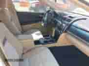 2012 Toyota Camry L z VIN 4T1BF1FK2CU630231, wystawiony jako IAAI lot #43021349 z przebiegiem 138 845 mil mil oraz . Historia ofert i sprzedaży dostępna na DreamBid. Obrazek 5.