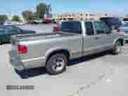 2000 Chevrolet S-10 LS with VIN 1GCCS19W2Y8196802, listed as a IAAI auction lot 42596617 with 116,081 mi miles and . Bid and sale history available at DreamBid. Image 4.