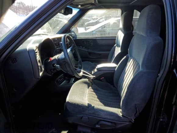 1998 Chevrolet Blazer LS with VIN 1GNCT18W7WK214281, listed as a Copart auction lot 45454165 with 151,744 mi miles and Salvage title. Bid and sale history available at DreamBid. Image 7.