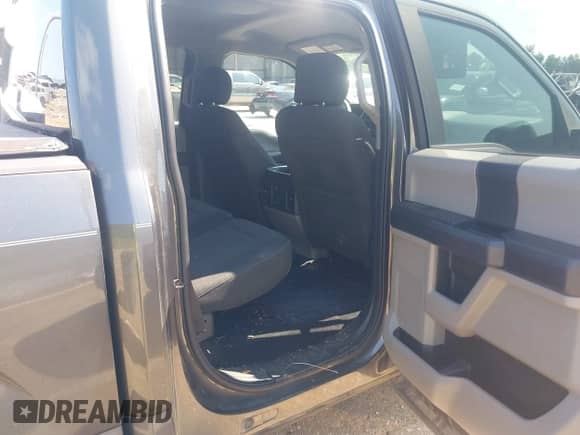 2017 Ford F-150 XL z VIN 1FTEW1CP0HFB62268, wystawiony jako IAAI lot #42651359 z przebiegiem 161 596 mil mil oraz . Historia ofert i sprzedaży dostępna na DreamBid. Obrazek 8.