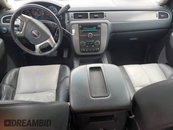 2010 GMC Sierra 1500 SLT z VIN 3GTRKWE29AG160857, wystawiony jako Copart lot #86632774 z przebiegiem 135 414 mil mil oraz Szkoda całkowita • Salvage title. Historia ofert i sprzedaży dostępna na DreamBid. Obrazek 8.