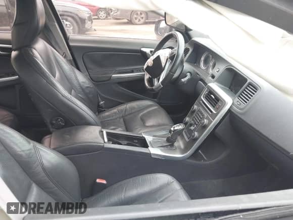 2013 Volvo S60 T5 Premier z VIN YV1612FS8D1212862, wystawiony jako IAAI lot #43112996 z przebiegiem 159 493 mil mil oraz . Historia ofert i sprzedaży dostępna na DreamBid. Obrazek 5.