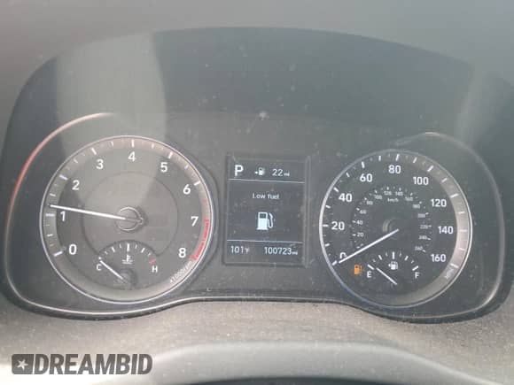 2018 Hyundai Kona SE z VIN KM8K12AA9JU066044, wystawiony jako Copart lot #63432535 z przebiegiem 100 723 mil mil oraz Szkoda całkowita • Salvage title. Historia ofert i sprzedaży dostępna na DreamBid. Obrazek 9.