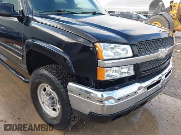 2003 Chevrolet Silverado 2500HD LS z VIN 1GCHK23U93F155736, wystawiony jako IAAI lot #42825912 z przebiegiem 195 691 mil mil oraz . Historia ofert i sprzedaży dostępna na DreamBid. Obrazek 6.