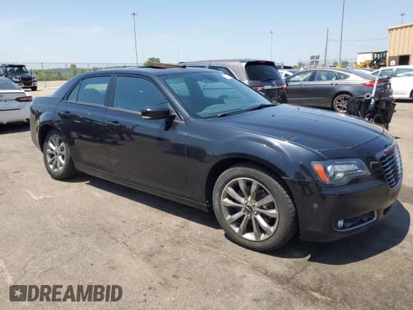 2014 Chrysler 300 S with VIN 2C3CCAGT1EH297586, listed as a Copart auction lot 65719835 with 98,219 mi miles and Salvage title. Bid and sale history available at DreamBid. Image 4.