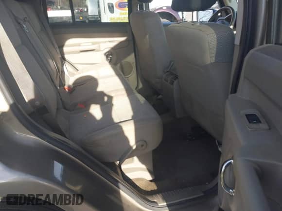 2006 Jeep Commander z VIN 1J8HG48N06C128017, wystawiony jako IAAI lot #41691941 z przebiegiem 143 839 mil mil oraz . Historia ofert i sprzedaży dostępna na DreamBid. Obrazek 8.