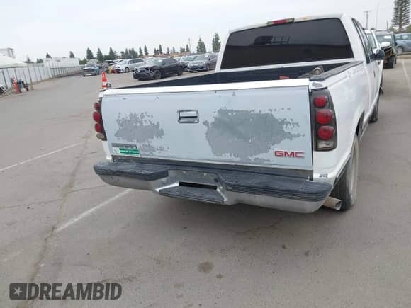 1998 GMC Sierra 1500 с VIN 2GTEC19R6W1551728, выставлен на аукционе IAAI как лот 43337098 с пробегом 244 302 миль миль и . История ставок и продаж доступна на DreamBid. Изображение 14.