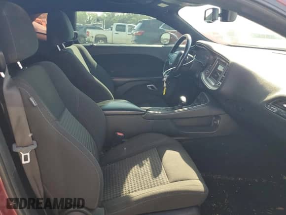 2021 Dodge Challenger SXT z VIN 2C3CDZAG3MH586992, wystawiony jako Copart lot #71244285 z przebiegiem 83 771 mil mil oraz Szkoda całkowita • Salvage title. Historia ofert i sprzedaży dostępna na DreamBid. Obrazek 10.