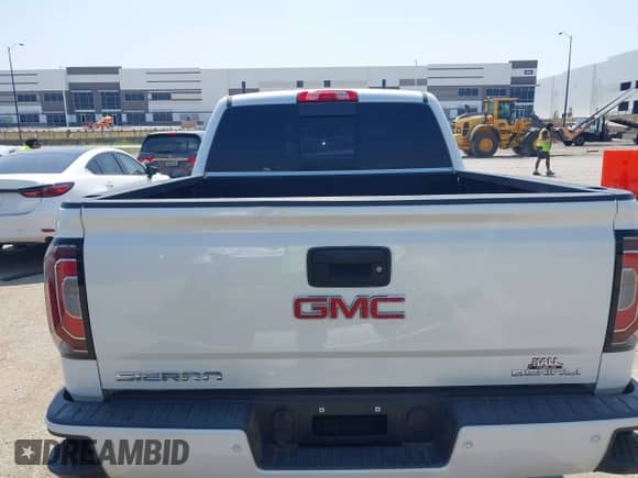 2018 GMC Sierra 1500 Denali с VIN 3GTU2PEJ4JG345941, выставлен на аукционе IAAI как лот 43113617 с пробегом 50 888 миль миль и . История ставок и продаж доступна на DreamBid. Изображение 16.