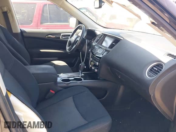 2017 Nissan Pathfinder S z VIN 5N1DR2MN5HC669914, wystawiony jako IAAI lot #42782721 z przebiegiem 91 545 mil mil oraz . Historia ofert i sprzedaży dostępna na DreamBid. Obrazek 5.