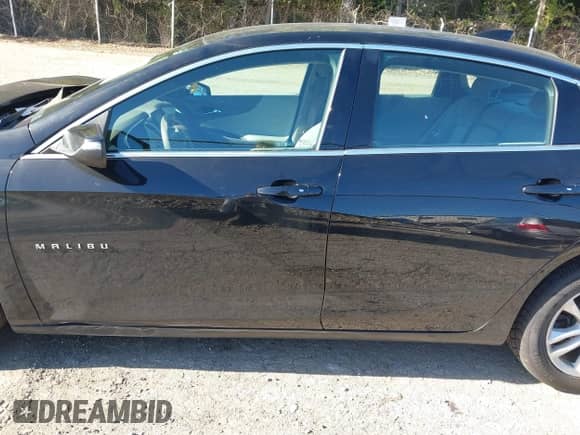 2018 Chevrolet Malibu LT z VIN 1G1ZD5ST7JF145740, wystawiony jako IAAI lot #43370388 z przebiegiem 94 051 mil mil oraz . Historia ofert i sprzedaży dostępna na DreamBid. Obrazek 14.