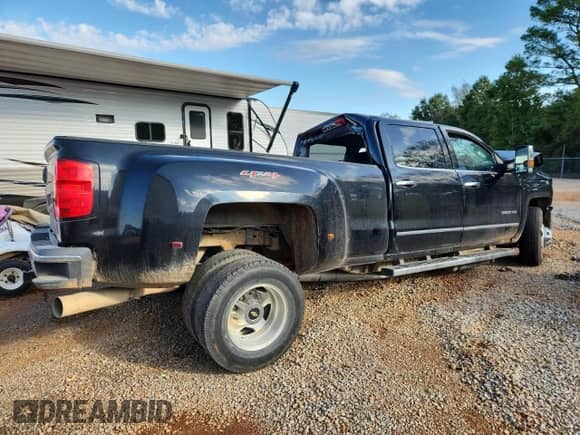 2015 Chevrolet Silverado 3500HD LTZ with VIN 1GC4K0C86FF526989, listed as a Copart auction lot 86106825 with Not provided miles and Salvage title. Bid and sale history available at DreamBid. Image 3.