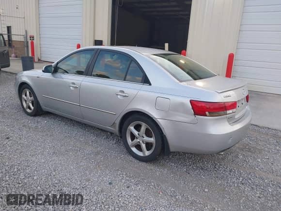 2007 Hyundai Sonata SE z VIN 5NPEU46F67H235819, wystawiony jako IAAI lot #43156430 z przebiegiem 264 320 mil mil oraz . Historia ofert i sprzedaży dostępna na DreamBid. Obrazek 3.